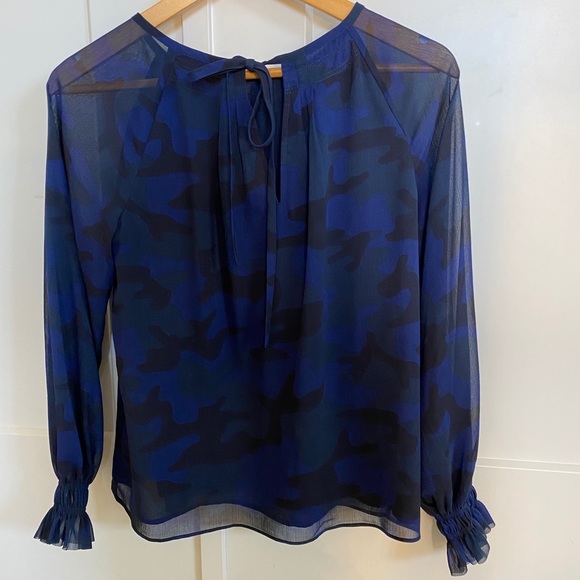 🤍3/$30 Banana Republic Black Blue Camo Blouse - Picture 2 of 5